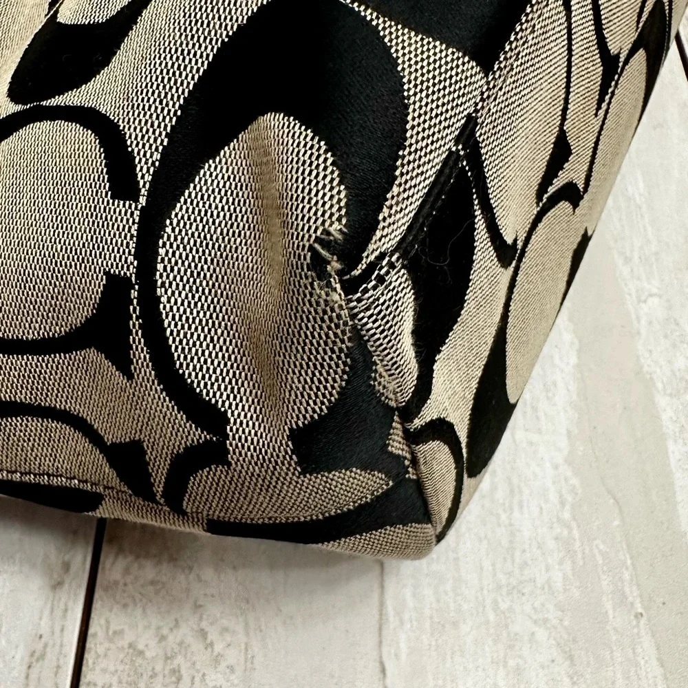 Coach Black and Cream Signature Tote Patent Leather Handles Trim Y2K  Classic - Picture 7 of 16
